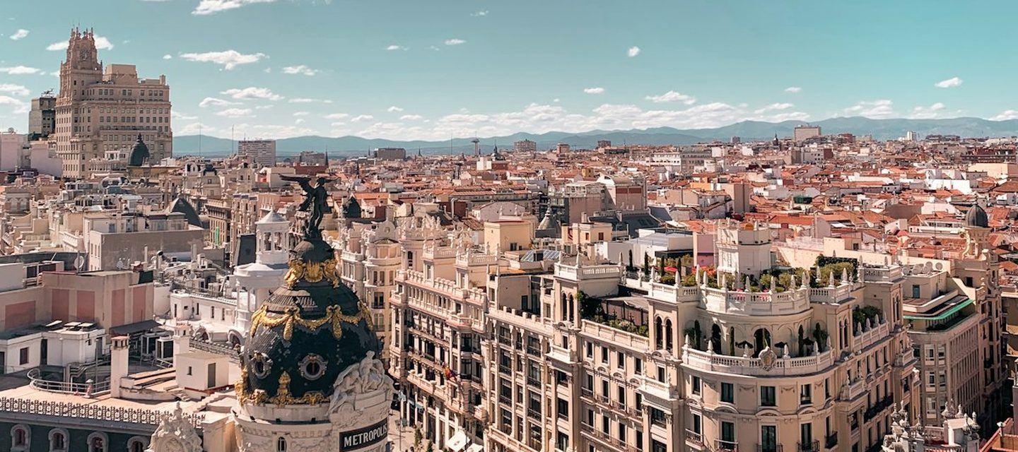 Madrid skyline with the Metrópolis building and Gran Vía